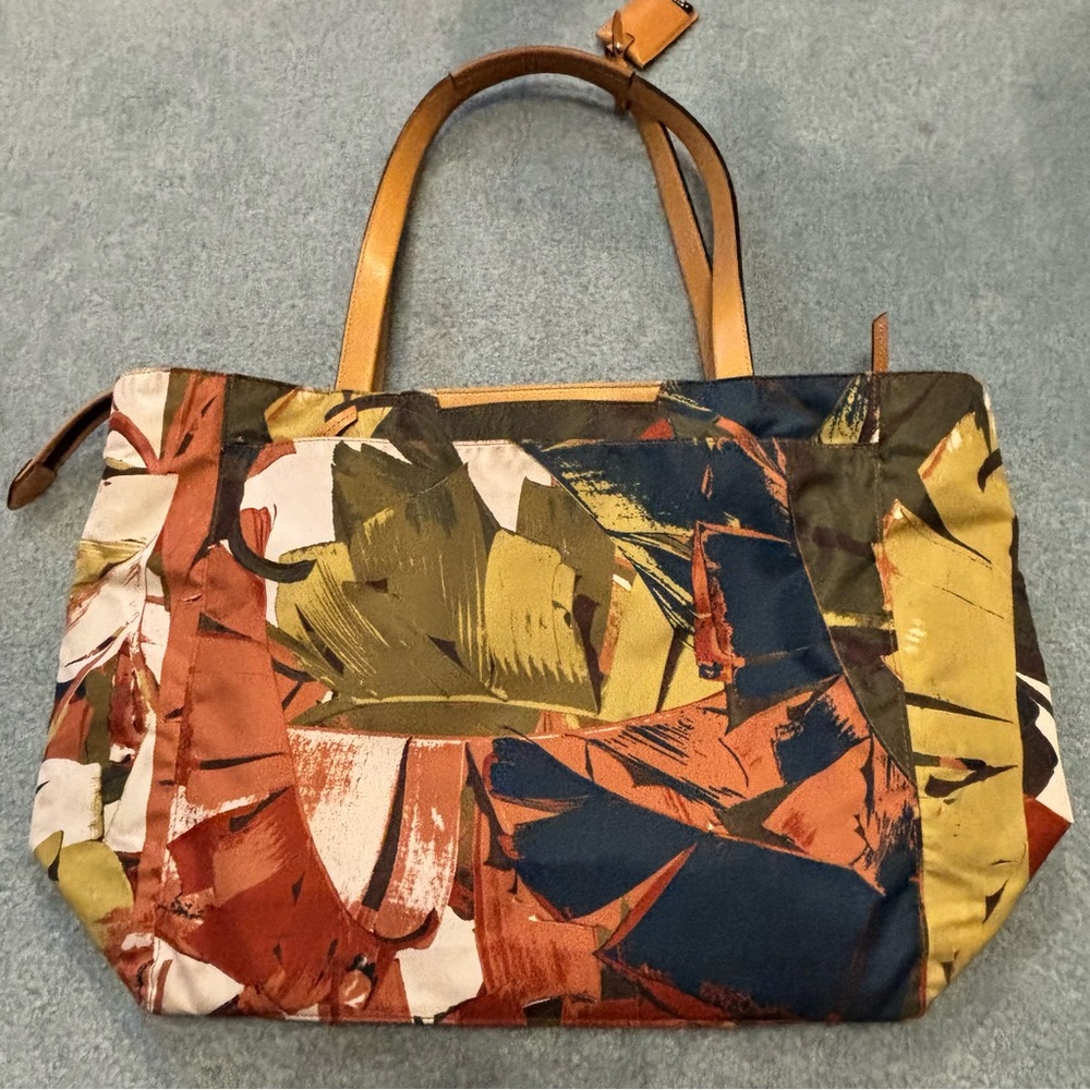 TUMI Voyager M Printed Nylon Tote Bag Abstract Multicolor Leather Trim + Pouch - Picture 5 of 16